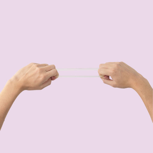 Elesticité d'un anneau Bumpi étiré entre 2 mains - Gapianne